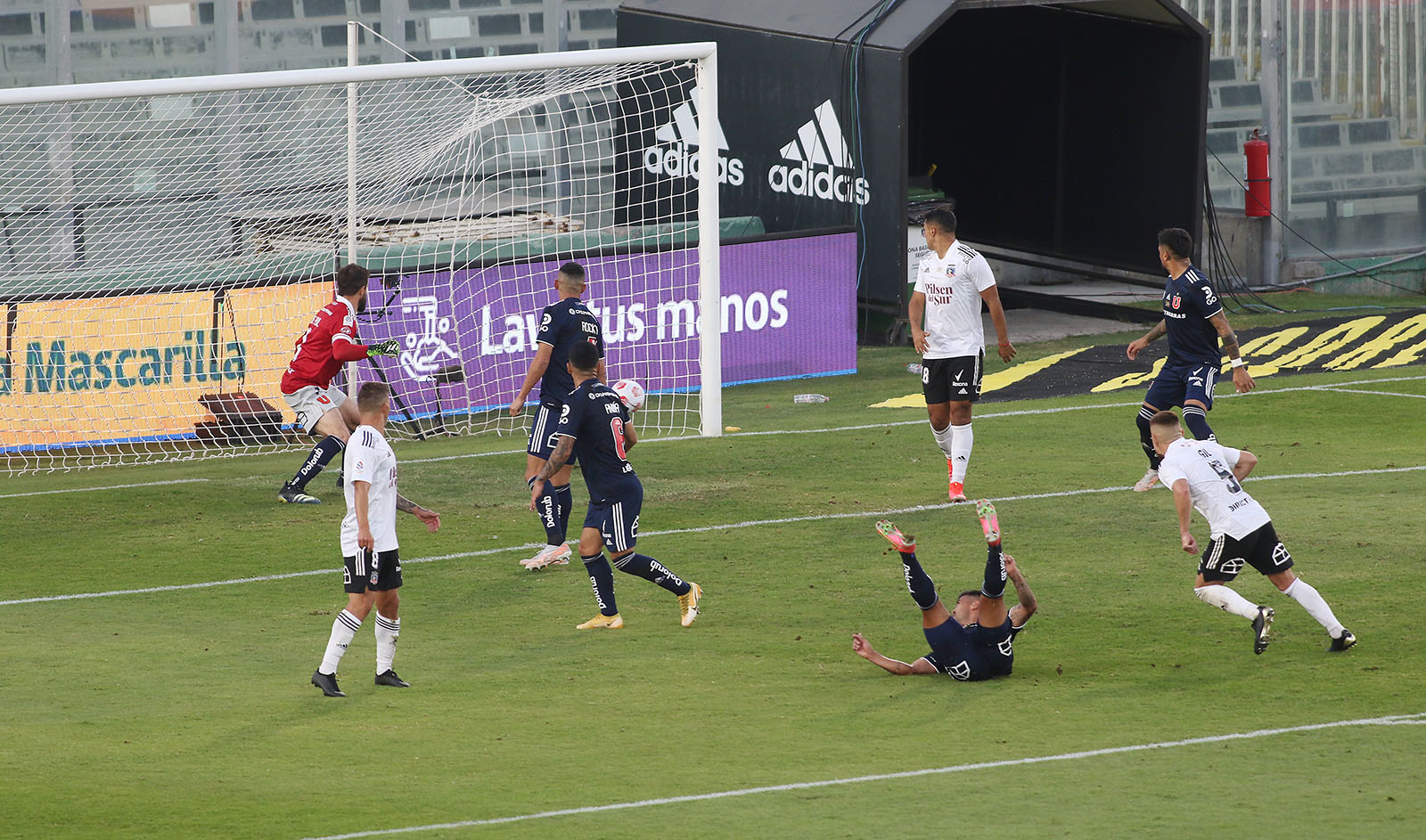 Colo Colo venció a Universidad de Chile y extiende su invicto en el Estadio Monumental