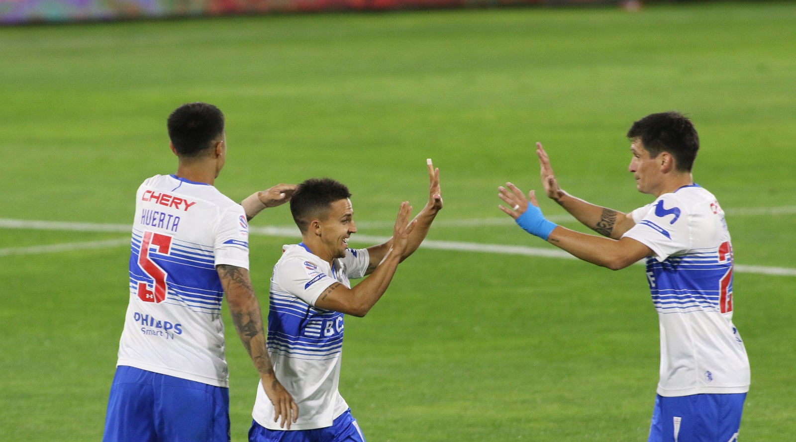 Universidad Católica venció a Curicó Unido y es el momentáneo líder del Torneo