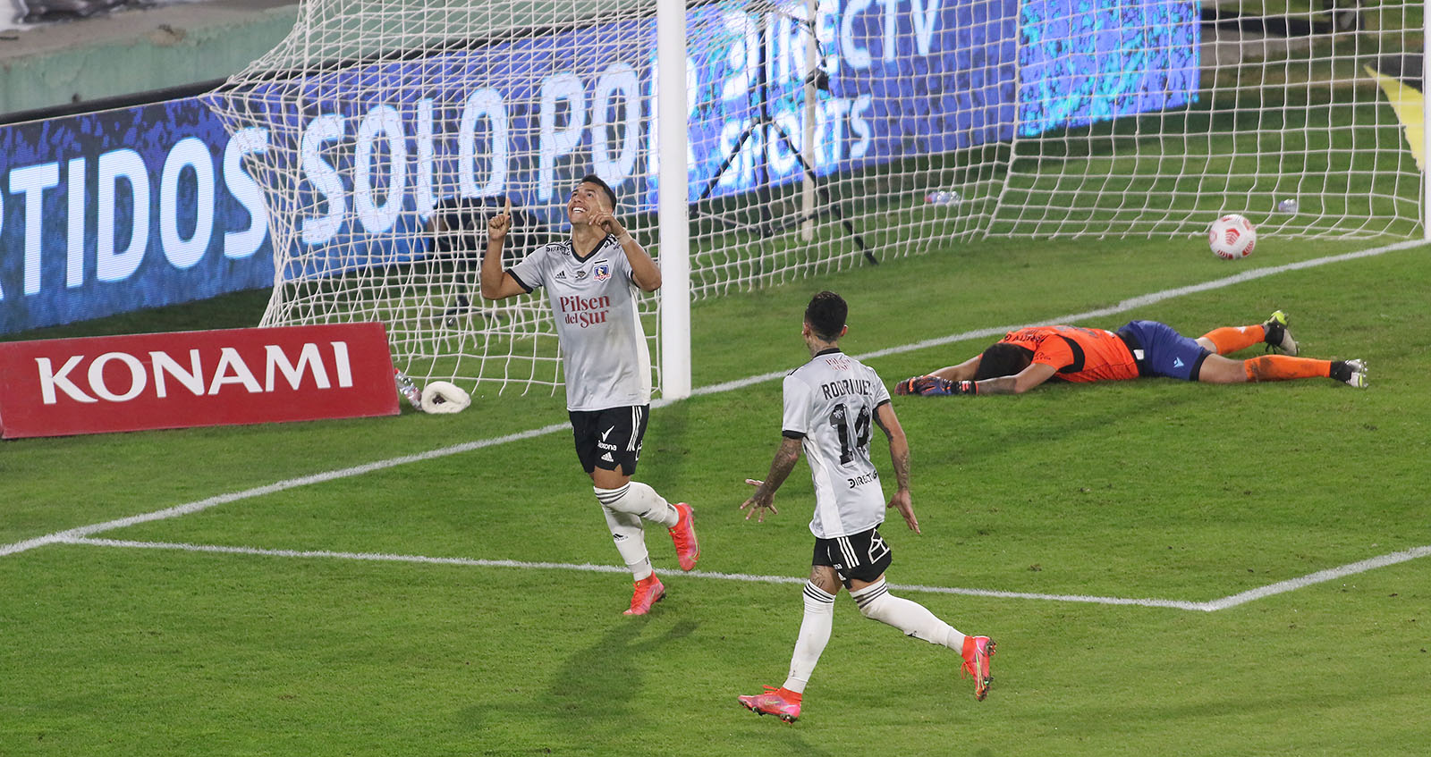 Colo Colo venció a Deportes La Serena y escaló a los primeros lugares de la tabla