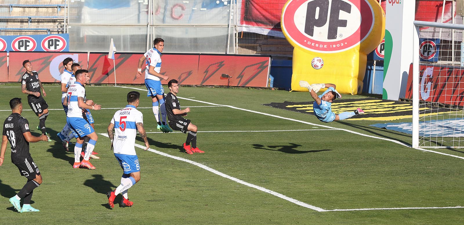 Universidad Católica y Colo Colo empataron sin goles en un nuevo clásico