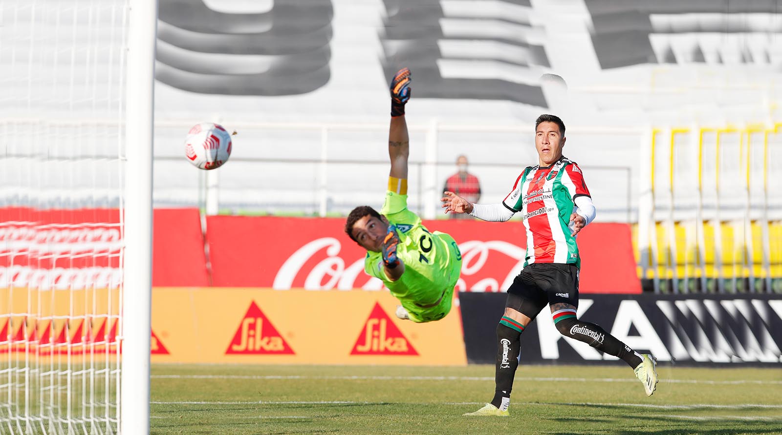 Palestino venció a Santiago Wanderers y se aleja del fondo de la tabla