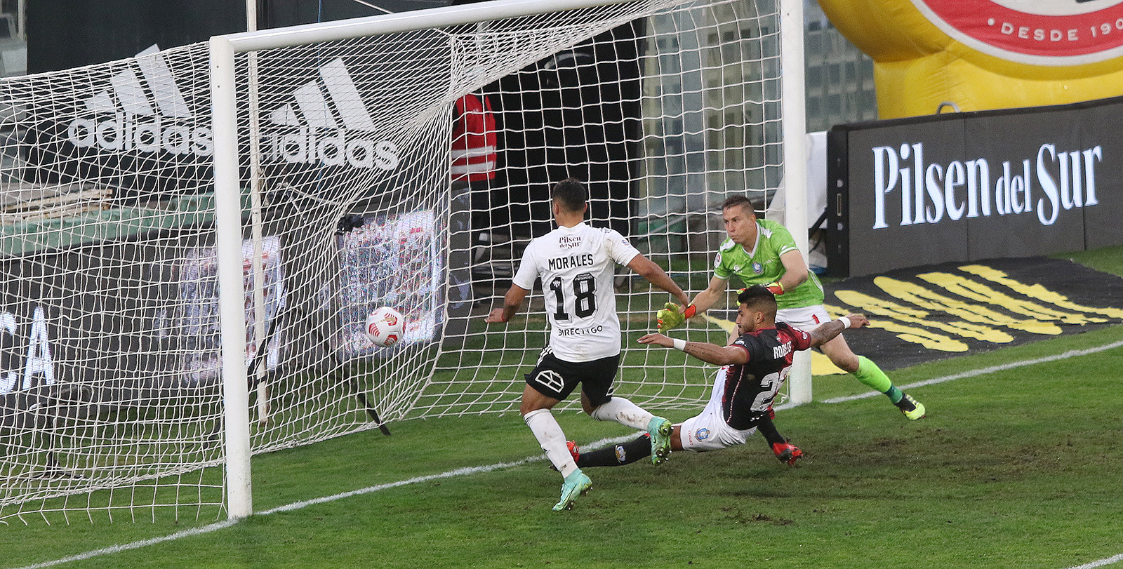 Colo Colo venció a Deportes Antofagasta y es el líder momentáneo del Torneo