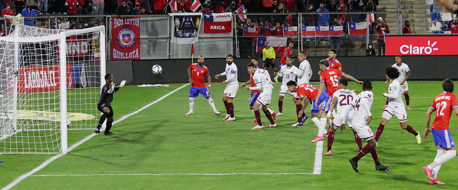 La Roja goleó a Venezuela y se mete en la pelea por un cupo al Mundial