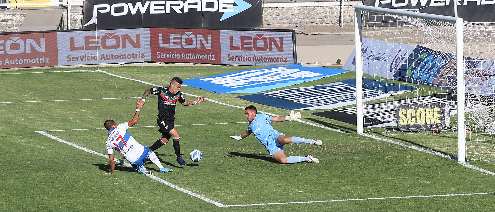 Palestino venció a Universidad Católica en un intenso duelo en La Cisterna