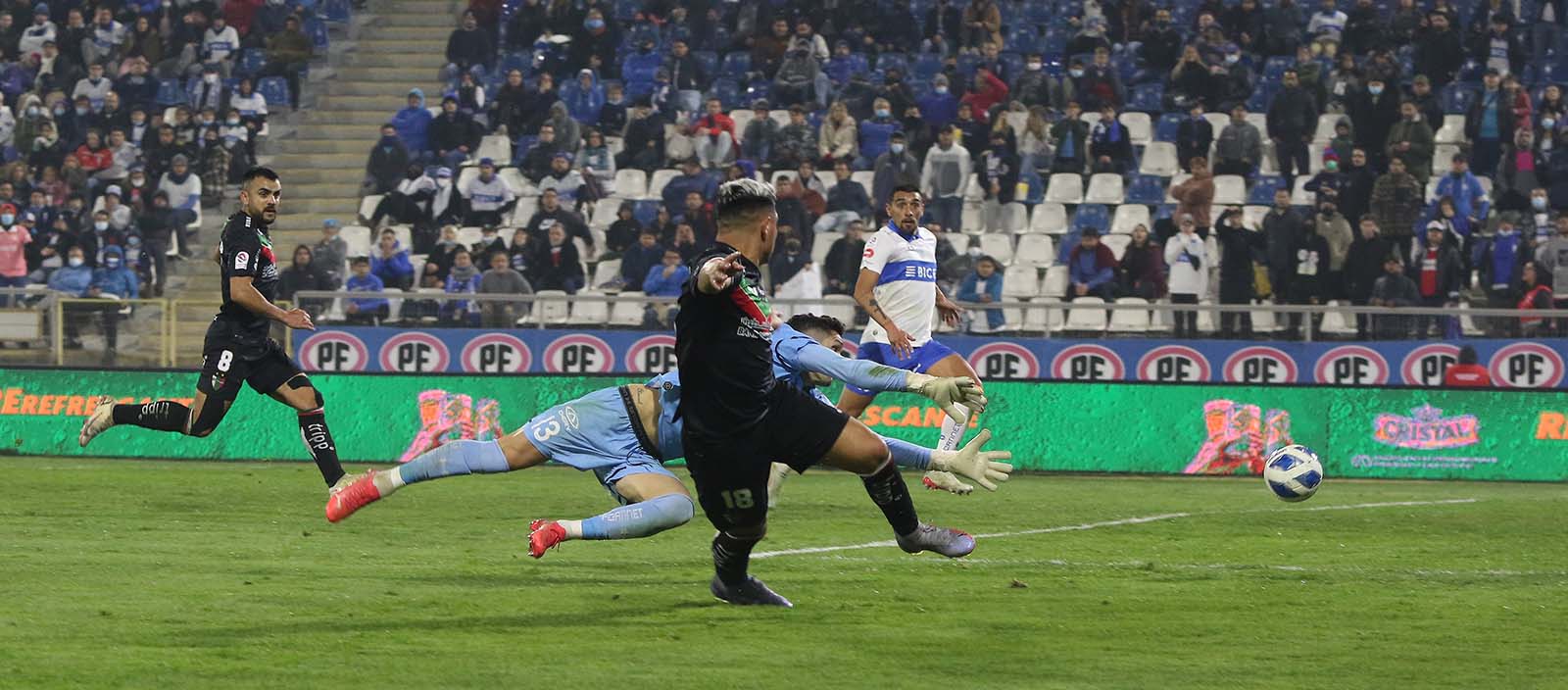 Palestino rescató un agónico triunfo ante Universidad Católica y sigue su racha en el Torneo