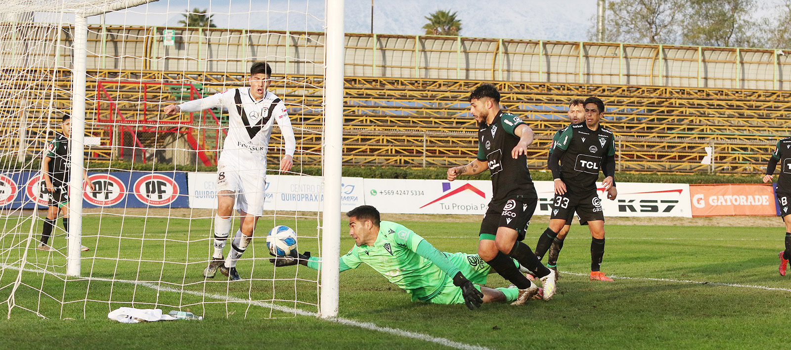 Wanderers derrotó de visita a Santiago Morning y sale del fondo de la tabla