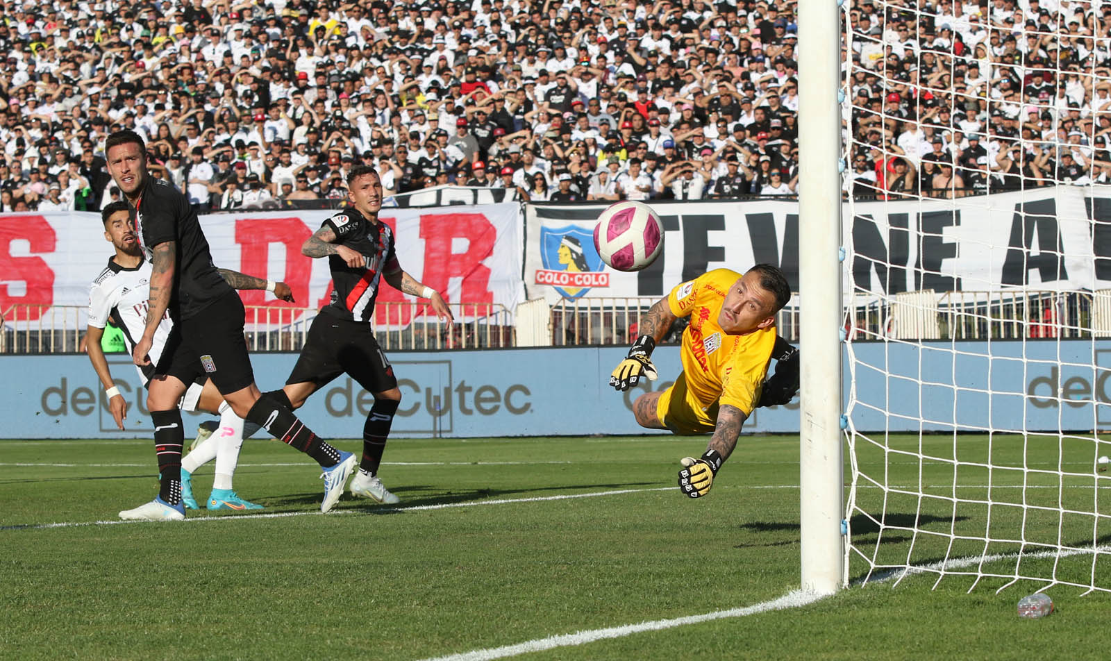 Colo Colo igualó ante Curicó Unido y se extiende la lucha por el título