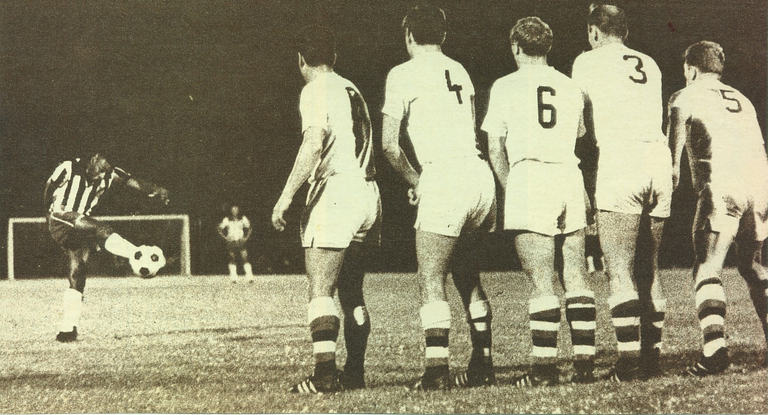 Pelé, 1965 enero 16, Santos 6- Checoslovaquia 4 (1)