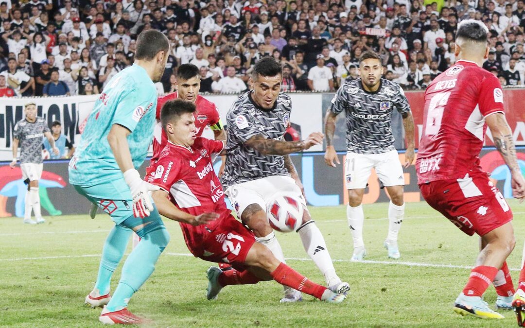Colo Colo venció en la agonía a Ñublense en Macul