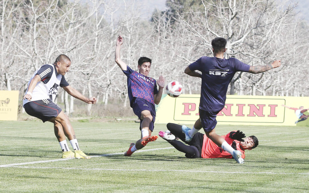 *FOTOS* DEPORTES IBERIA Y COLO COLO DISPUTARON PARTIDO AMISTOSO EN COMPLEJO DEPORTIVO DEL SIFUP