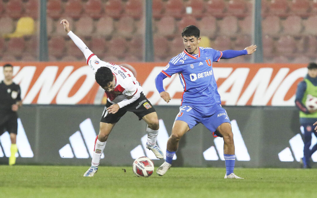 La U rescató agónico empate ante Curicó Unido