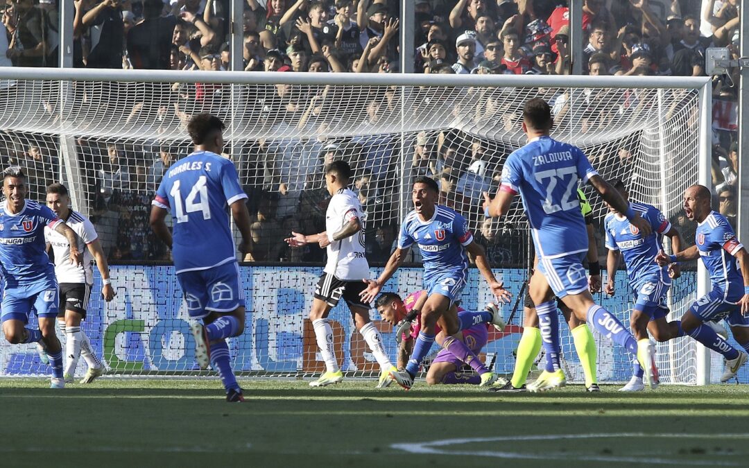 La “U” derrotó a Colo Colo y finalizó su racha sin triunfos en el Estadio Monumental